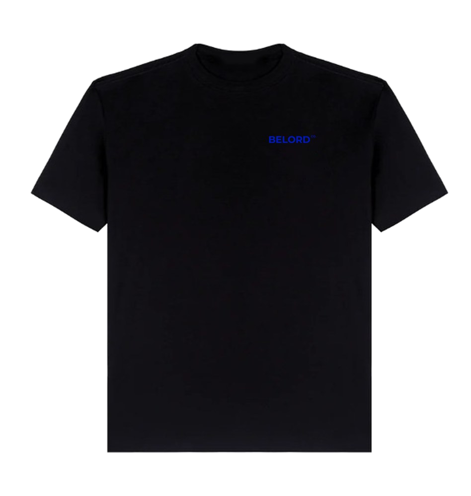 Camiseta Matcha preta, frente com o logo no peito, imagem da peça