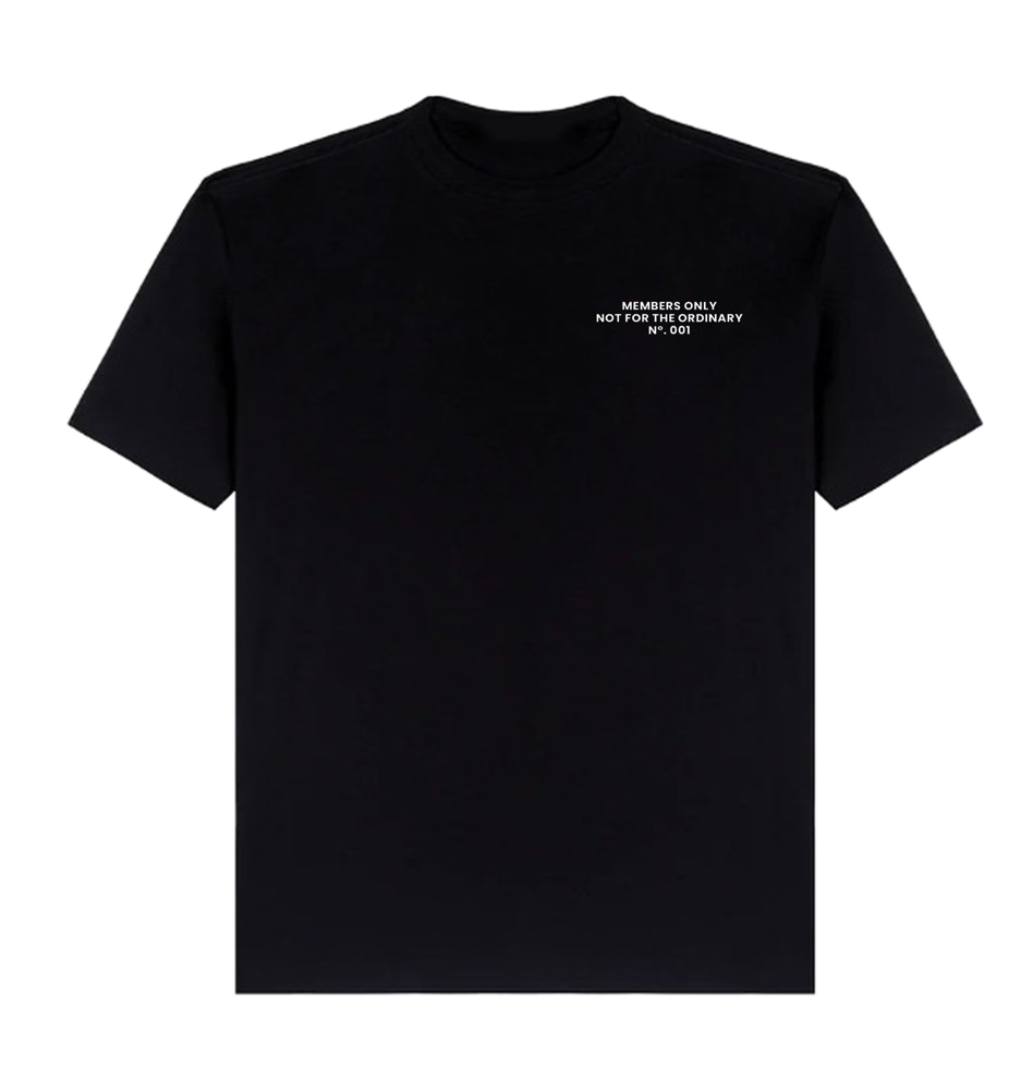 Camiseta More Life preta, frente com o logo no peito, imagem da peça