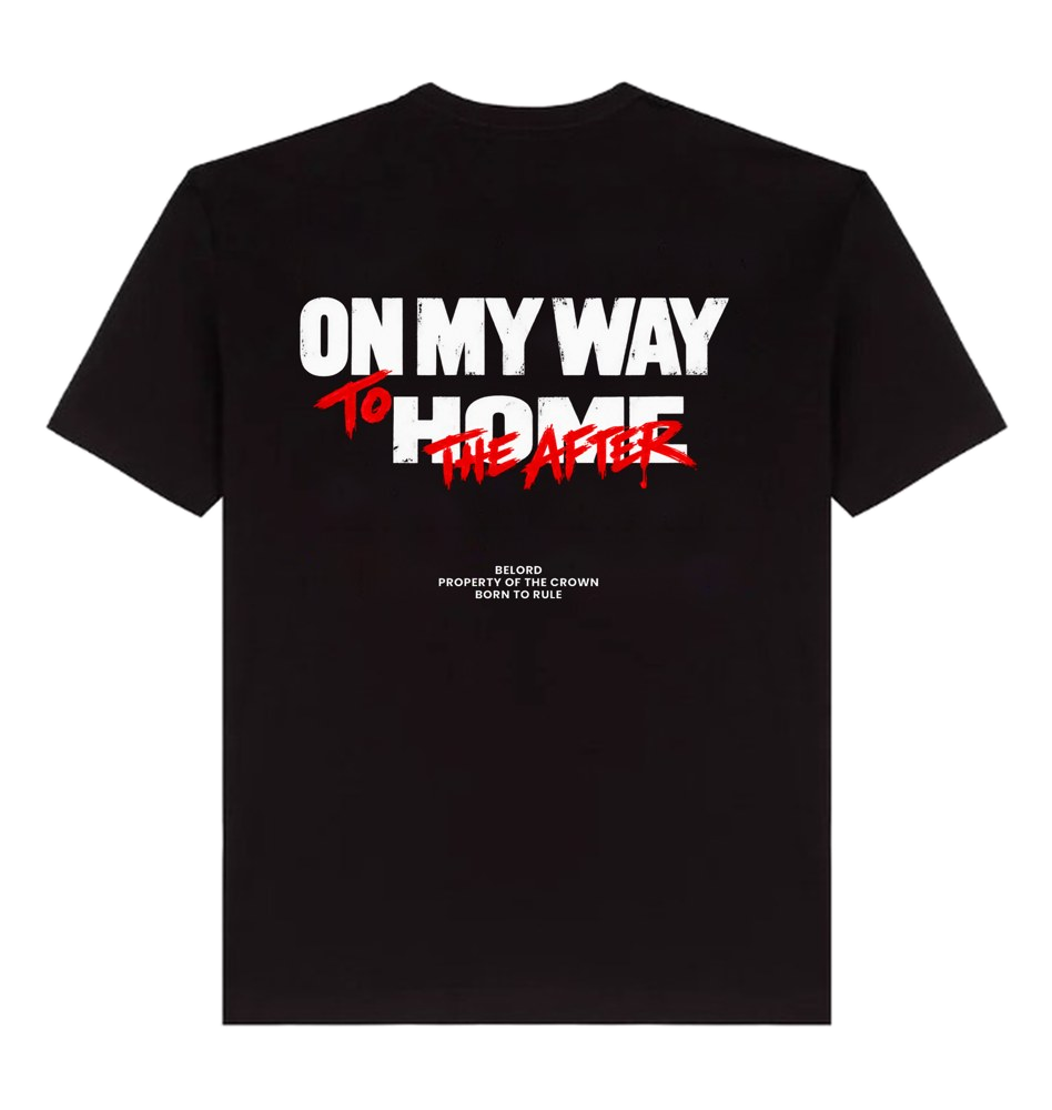 Camiseta On My Way preta, costas com a estampa, imagem da peça