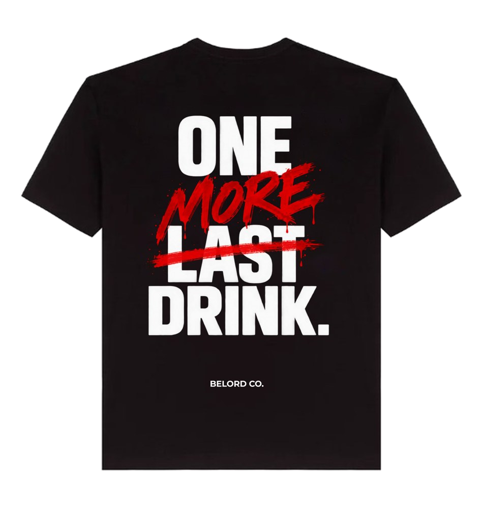 Camiseta One More Drink preta, costas com a estampa, imagem da peça