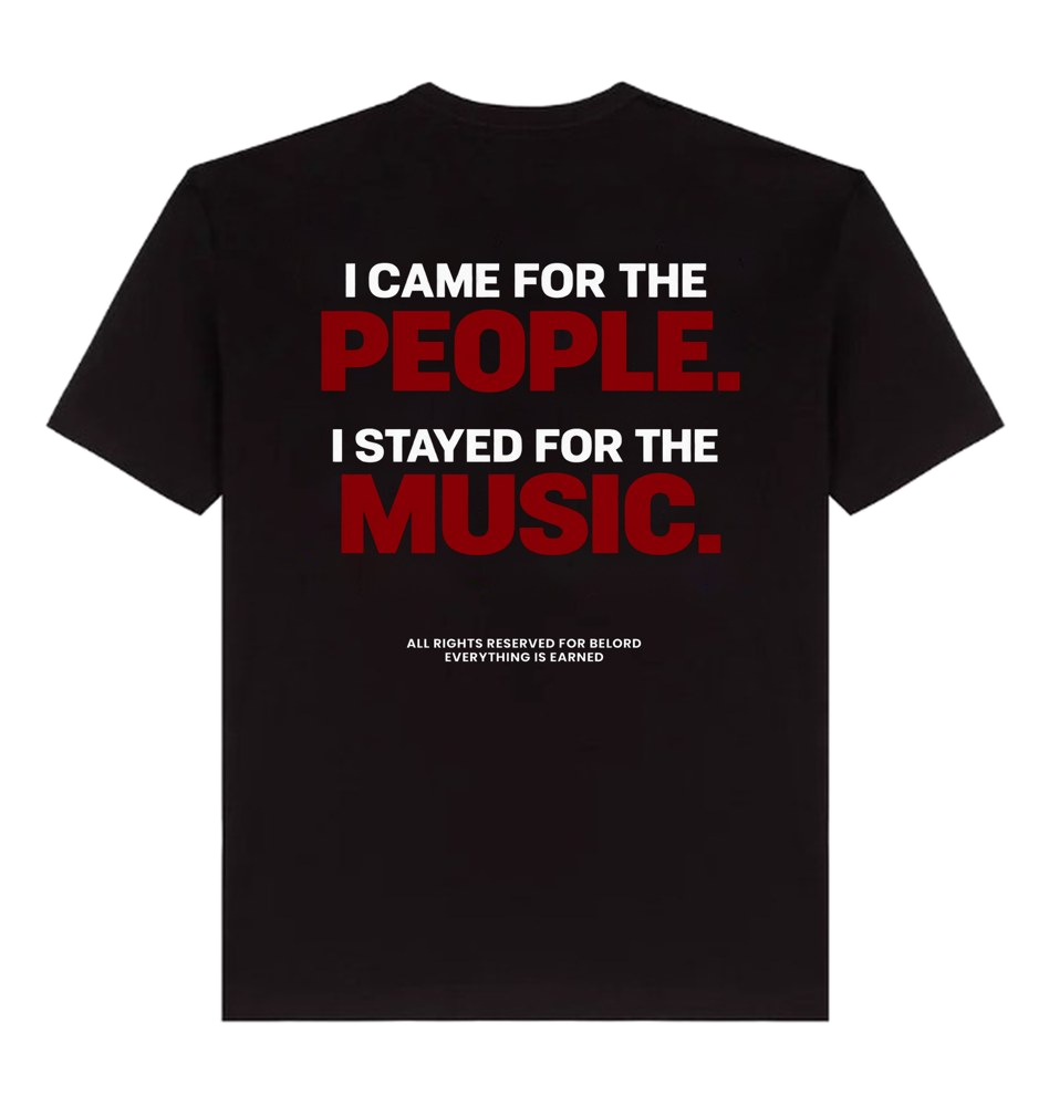 Camiseta People & Music preta, costas com a estampa, imagem da peça