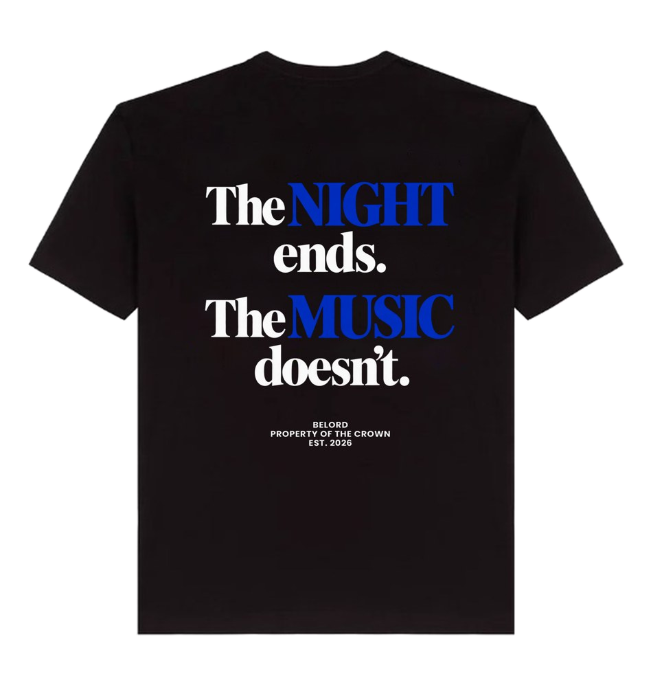 Camiseta The Night Ends preta, costas com a estampa, imagem da peça
