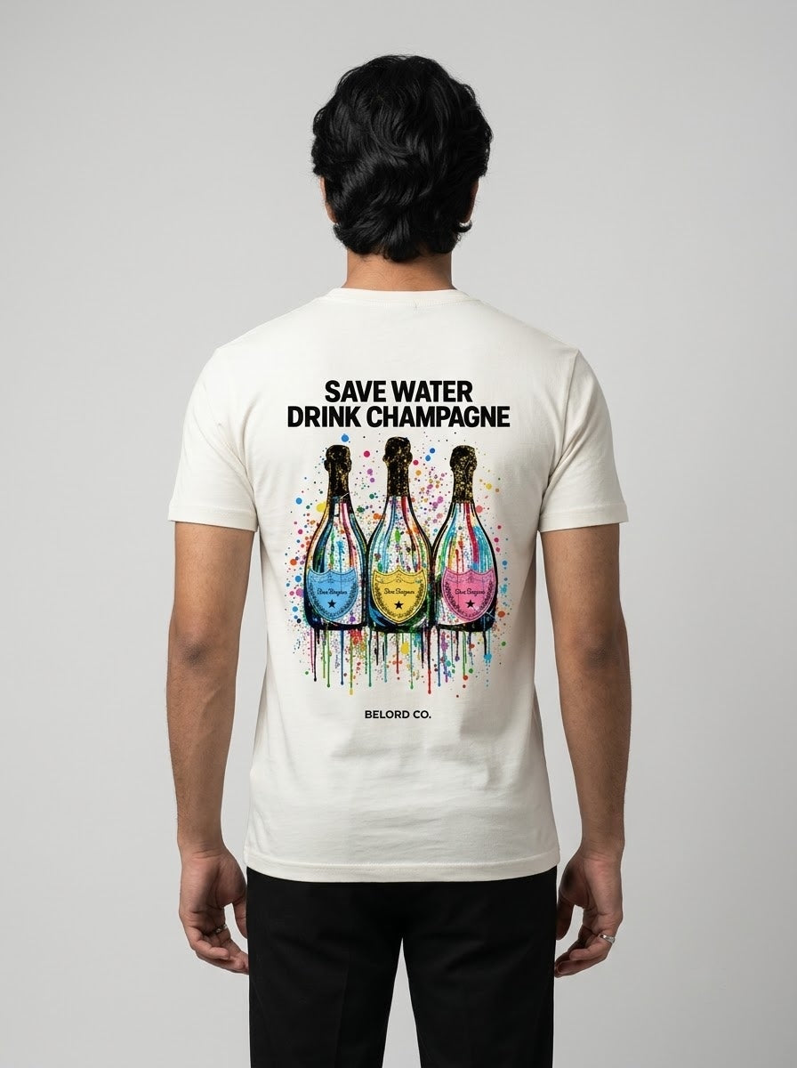 Camiseta Save Water branca, vista de costas, vestida por modelo